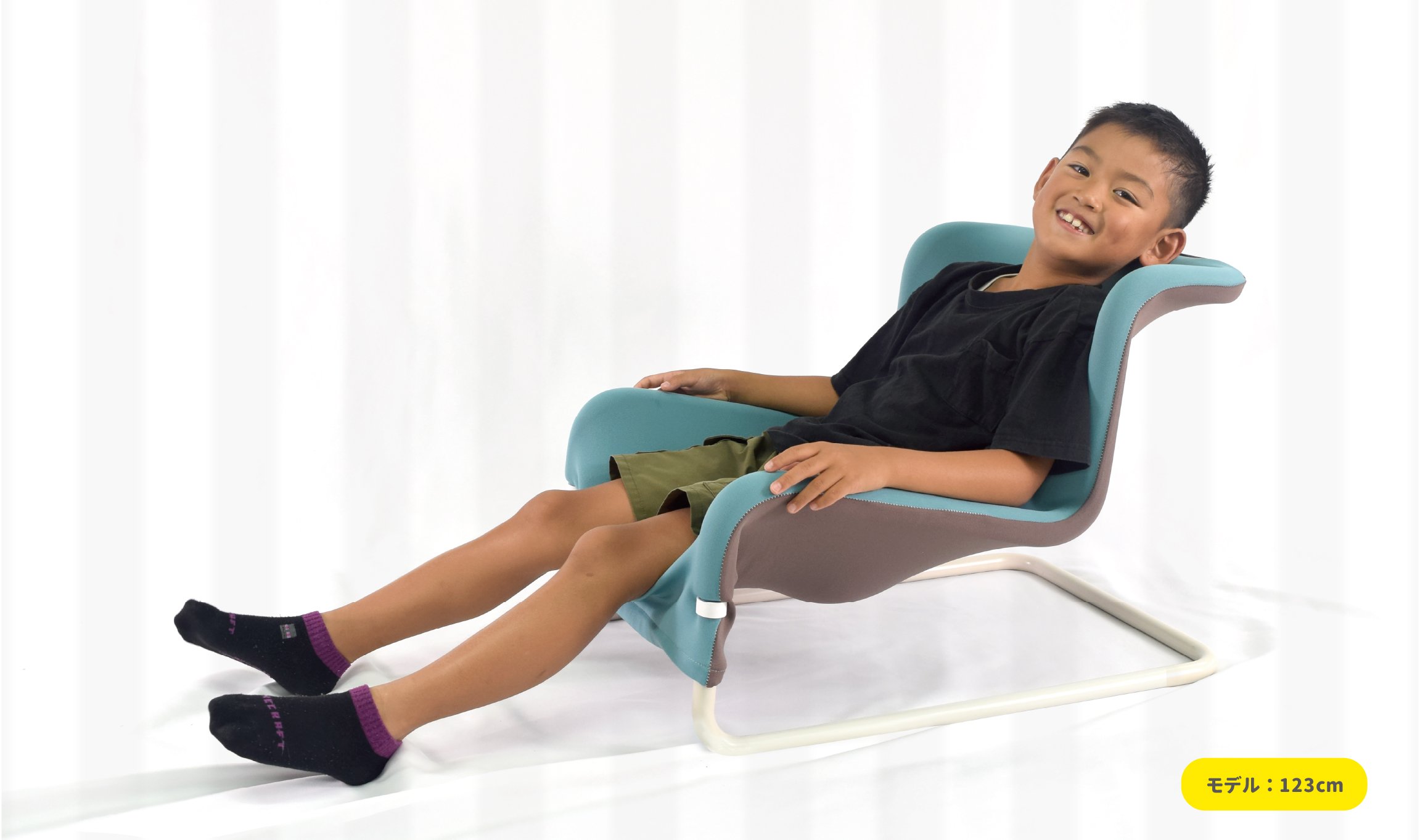 MOMOTTE カームチェア